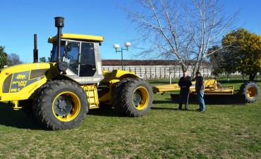 NUEVA MAQUINARIA PARA INTENSIFICAR LOS TRABAJOS EN LOS CAMINOS RURALES