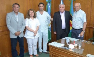 Informe oficial: EL INTENDENTE PRESENTO DOS NUEVOS MEDICOS