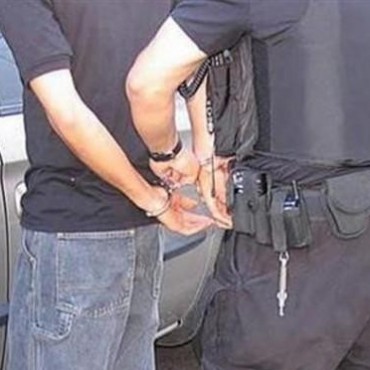 LA POLICIA APREHENDIO A CINCO PERSONAS QUE INTENTABAN COMERCIALIZAR UNA MOTO ROBADA EN TRENQUE LAUQUEN