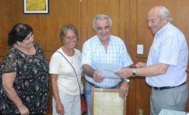 EL INTENDENTE ENTREGO IMPORTANTE SUBSIDIO AL TALLER PROTEGIDO
