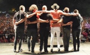 ABEL PINTOS ILUMINÓ COCHICÓ Y DESLUMBRÓ A SU PÚBLICO CON UN SHOW ESPECTACULAR