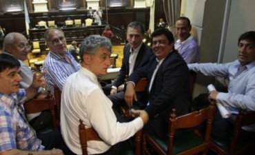 ALVAREZ PARTICIPO DE LAS NEGOCIACIONES PARA LOGRAR LA APROBACION DEL PRESUPUESTO BONAERENSE