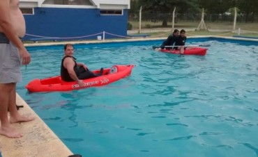 BOMBEROS REALIZARON PRACTICAS EN KAYAK Y ACTIVIDADES DE BUCEO