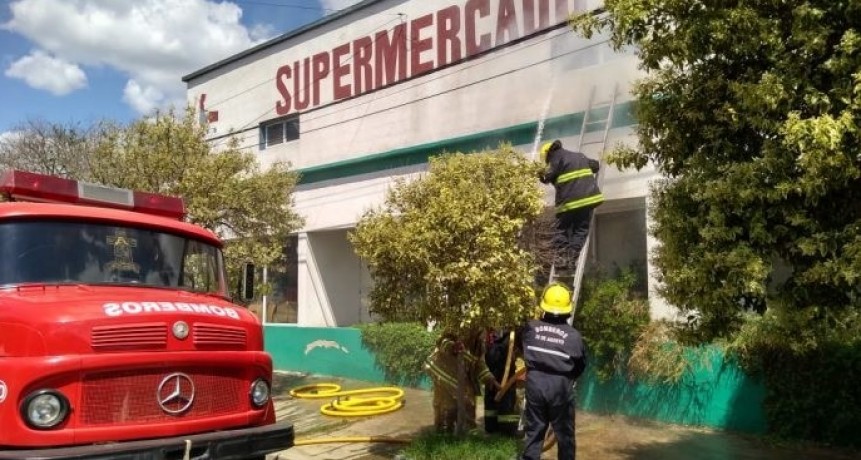 INCENDIO EN SUPERMERCADO CHINO CONMOCIONO A 30 DE AGOSTO