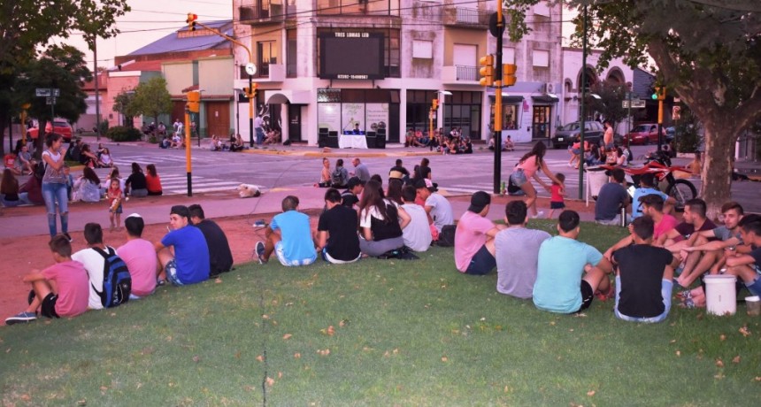 COMENZARON LOS ENCUENTROS DE JOVENES EN LA PLAZA