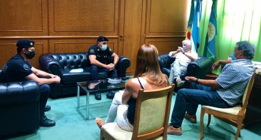 EL INTENDENTE CARRERA RECIBIÓ A BOMBEROS DE PEHUAJÓ