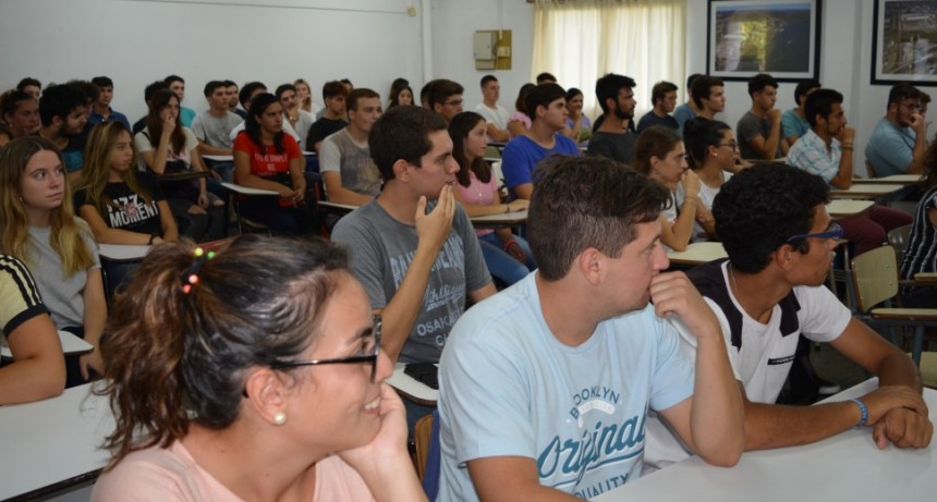 YA SE ANOTARON 130 ESTUDIANTES PARA INICIAR SUS ESTUDIOS EN LA FRTL UTN