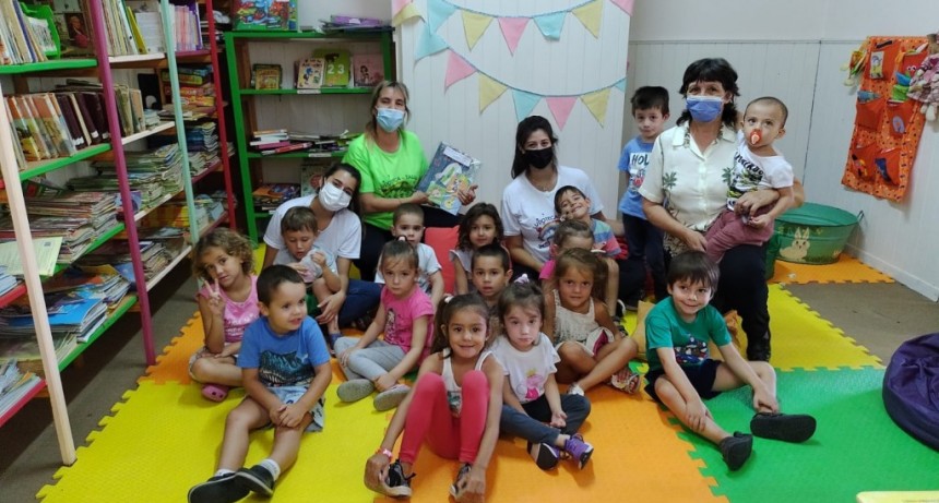 VISITA A LA BIBLIOTECA PÚBLICA, MUNICIPAL Y POPULAR “DR. ANDRÉS SANSEÁU”