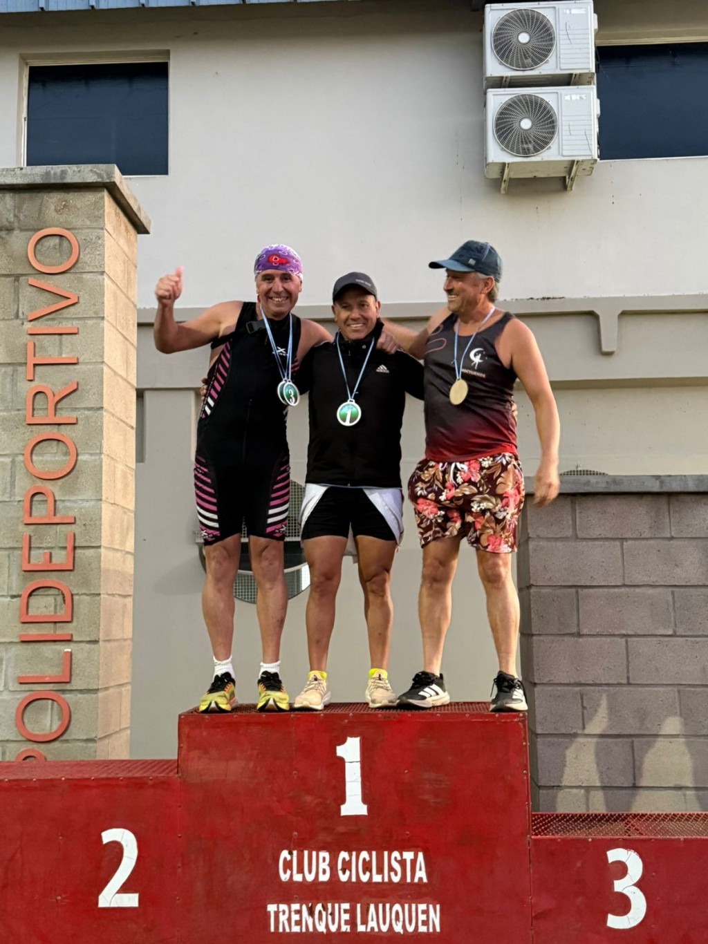 JOSÉ LUIS PERNA SUBIÓ AL PODIO EN EL TRIATLON DE TRENQUE LAUQUEN