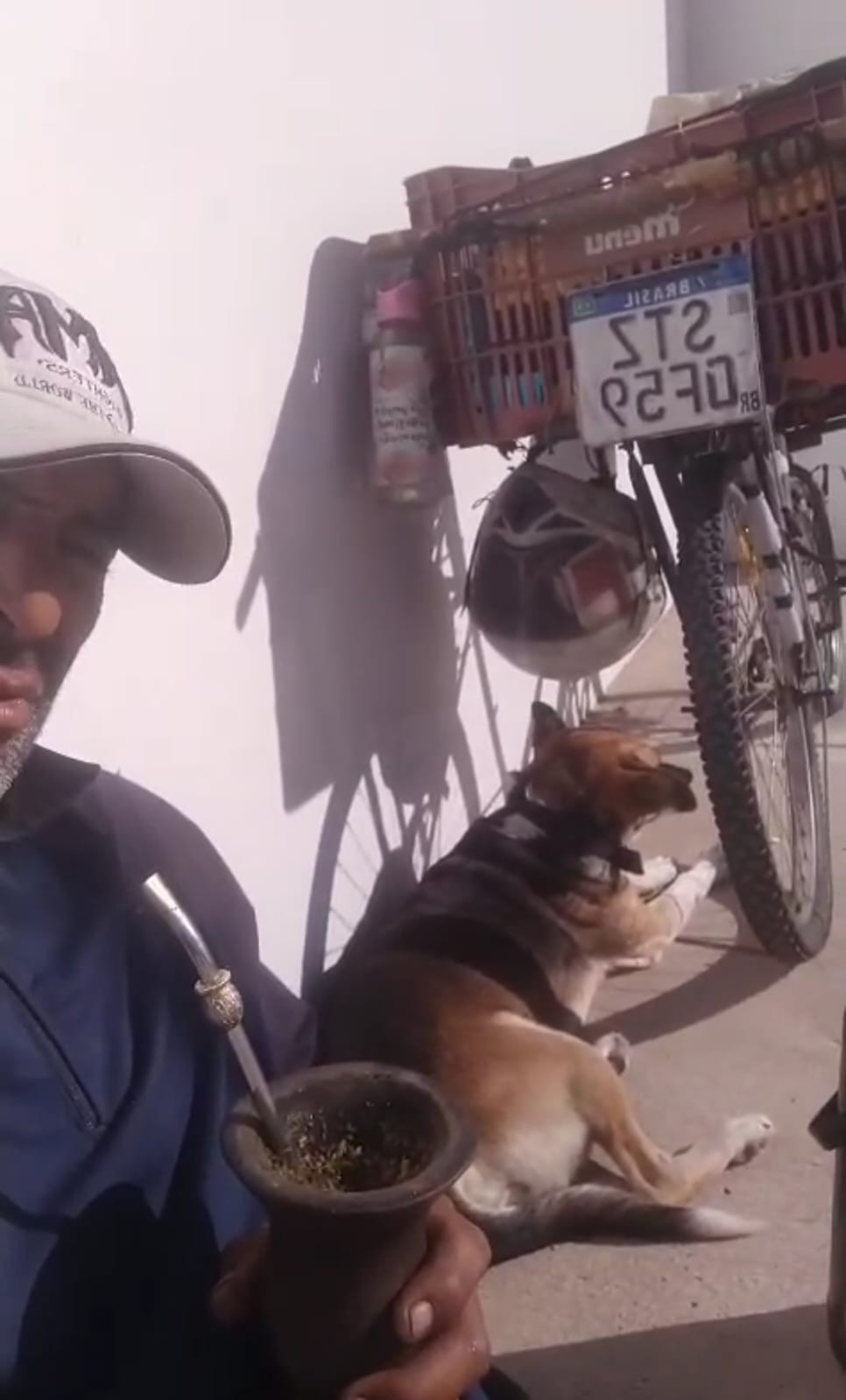 VIAJA EN BICICLETA DESDE BRASIL Y LLEGARÁ A TRES LOMAS ESTA SEMANA