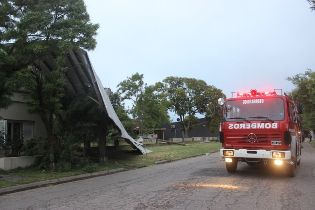 TEMPORAL EN 30 DE AGOSTO: IMPORTANTES DAÑOS EN EL TECHO DE LA ESCUELA PRIMARIA N° 17