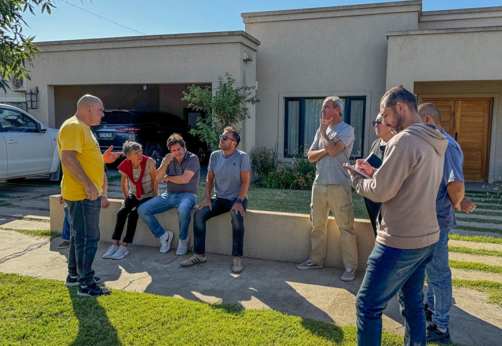 REUNIÓN CON VECINOS DE LA CALLE BARTOLOMÉ MITRE