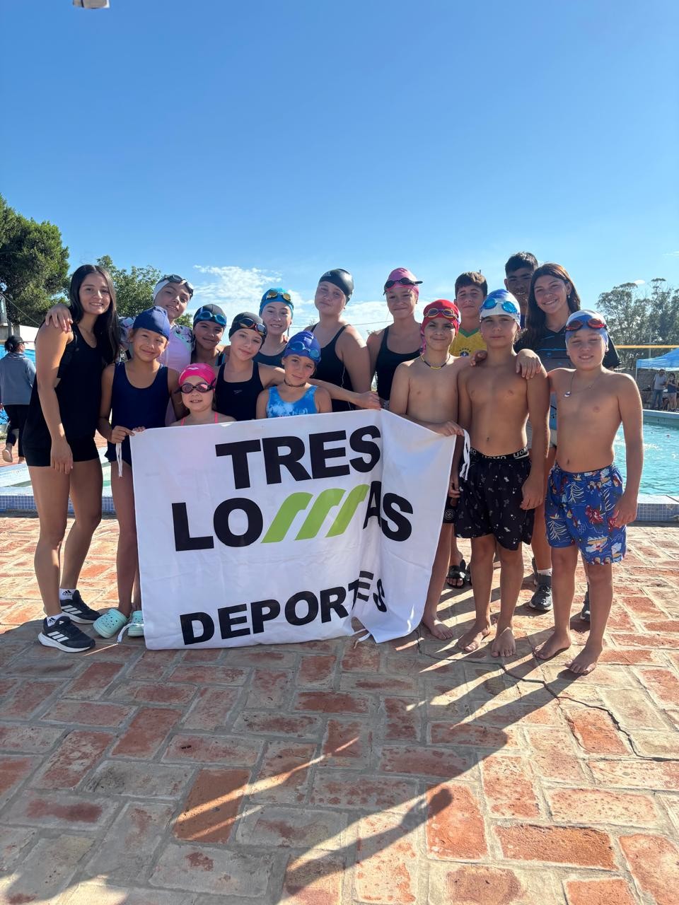 TRES LOMAS PRESENTE EN LOS TORNEOS DE NATACIÓN 6 CIUDADES