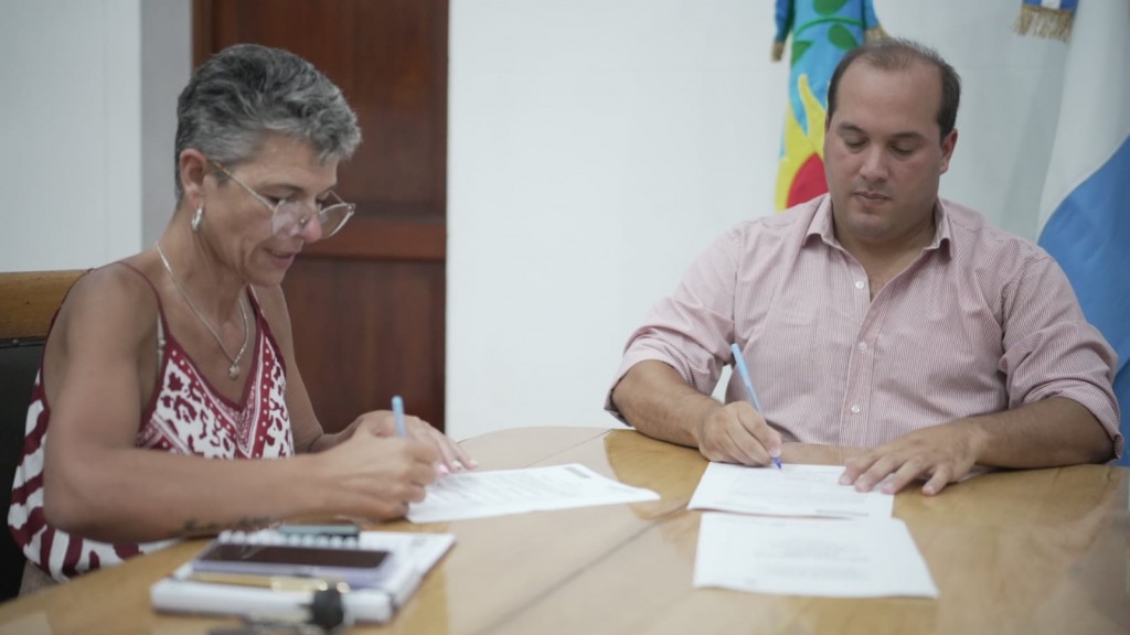 EL MUNICIPIO Y LA PROVINCIA FIRMARON EL CONVENIO PARA FINANCIAR LA REPARACIÓN DE LA ESCUELA PRIMARIA N° 17 DE 30 DE AGOSTO