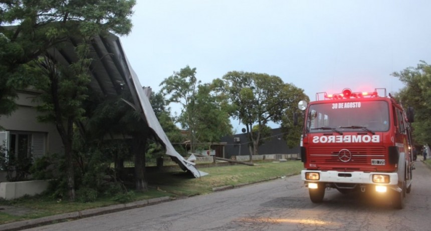 TEMPORAL EN 30 DE AGOSTO: IMPORTANTES DAÑOS EN EL TECHO DE LA ESCUELA PRIMARIA N° 17