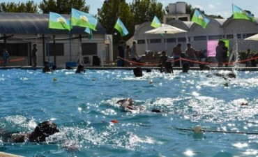 EXITOSA MARATON ACUÁTICA SOLIDARIA