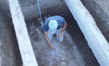 TRABAJAN EN LOS DESAGÜES PLUVIALES