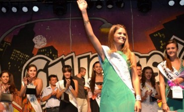 ONCE POSTULANTES A REINA DEL DISTRITO