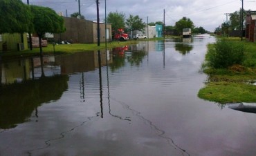 LA FUERTE LLUVIA INUNDÓ VARIAS CALLES