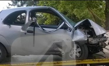 UN AUTO CHOCÓ CONTRA UNA COLUMNA: DOS LESIONADOS