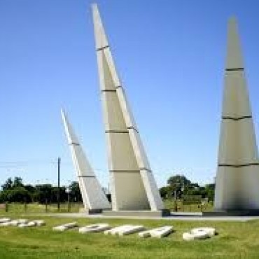 TRES LOMAS FESTEJA EL CUMPLEAÑOS 110 CON ENTREGA DE VIVIENDAS Y UN ESPECTACULO CULTURAL