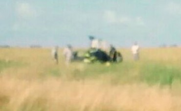 VOLCO UN AUTO EN EL CAMINO QUE UNE TRES LOMAS E INGENIERO THOMPSON