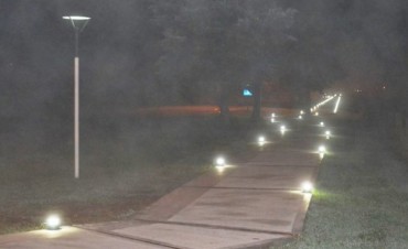 VOLVIERON A ILUMINAR LA SENDA PEATONAL QUE HABIA SIDO AFECTADA POR HECHOS VANDALICOS