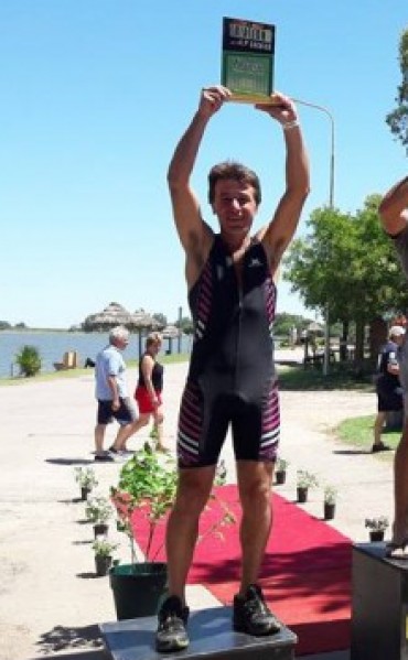 JOSE PERNA GANO EL TRIATLON INDIVIDUAL EN COCHICO