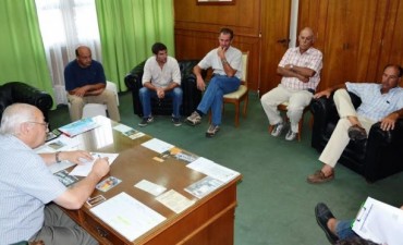 EL INTENDENTE SE REUNIO CON INTEGRANTES DE LA SOCIEDAD RURAL. HABLARON DEL ESTADO DE LOS CAMINOS Y DE LA EXPOSICION.