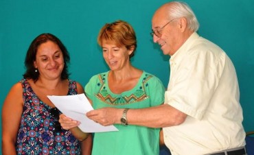 EL INTENDENTE ENTREGO SUBSIDIOS AL CEPT 7, A LA ESCUELA ESPECIAL Y AL ANEXO DE INGENIERO THOMPSON