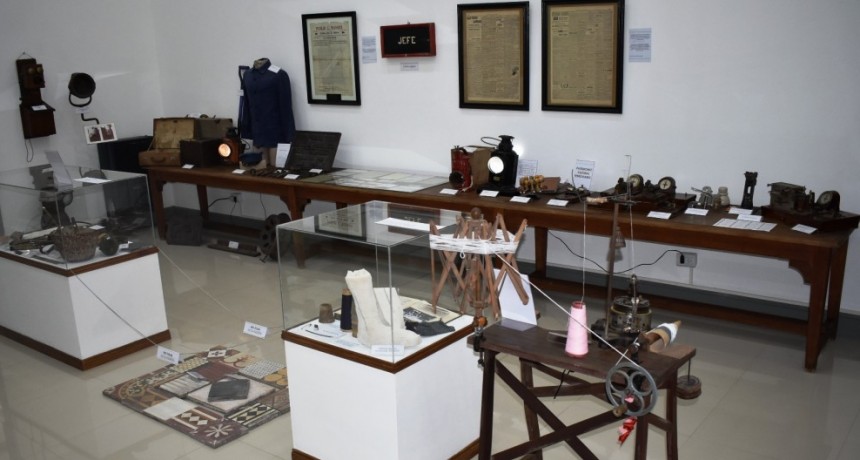 SE PUEDE VISITAR LA MUESTRA 