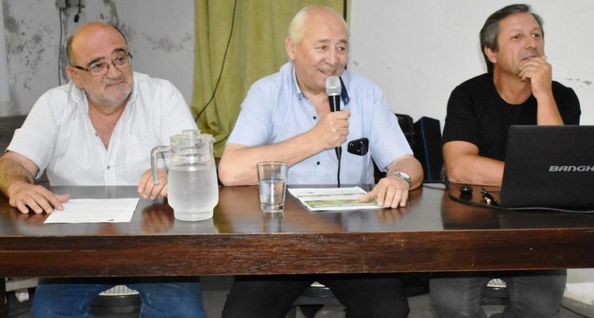 EL INGENIERO EDUARDO CERDÁ BRINDO UNA CHARLA SOBRE AGROECOLOGIA EXTENSIVA