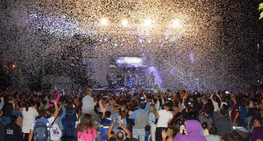 ANTE UNA MULTITUD, TRES LOMAS CELEBRÓ EL 116º ANIVERSARIO DEL DISTRITO