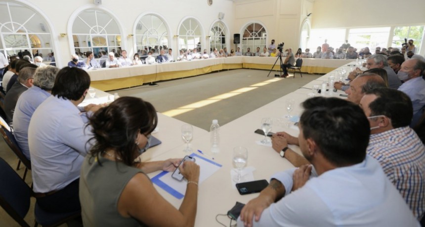 NOSETTI PARTICIPÓ DEL ENCUENTRO CON SECTORES PRODUCTIVOS EN TANDIL