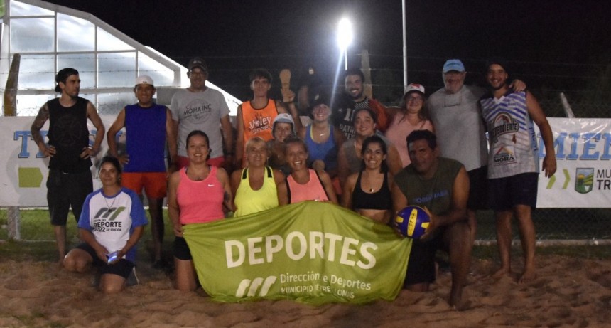 EXITOSO TORNEO DE BEACH VOLEY EN EL POLIDEPORTIVO MUNICIPAL