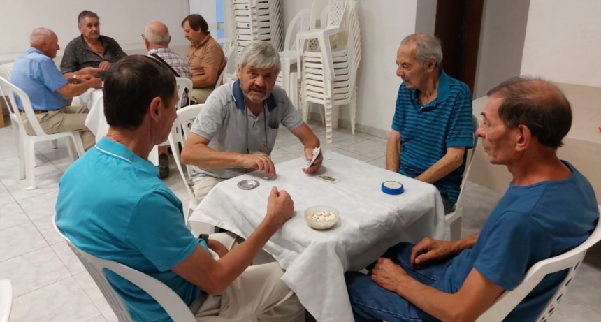 ADULTOS MAYORES EN MOVIMIENTO