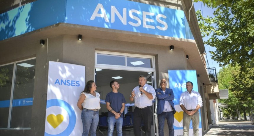 FUNCIONARIOS MUNICIPALES ACOMPAÑARON LA APERTURA DE LA OFICINA DE “ANSES” EN SALLIQUELÓ
