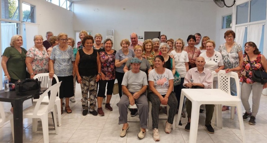 ADULTOS MAYORES EN MOVIMIENTO