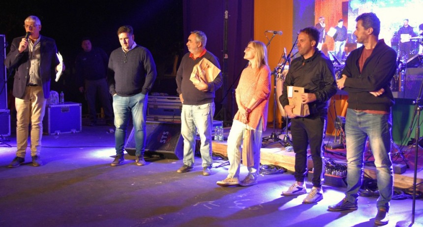 EL INTENDENTE MIGUEL FERNANDEZ ESTUVO PRESENTE EN EL CIERRE DE CARNAVAL