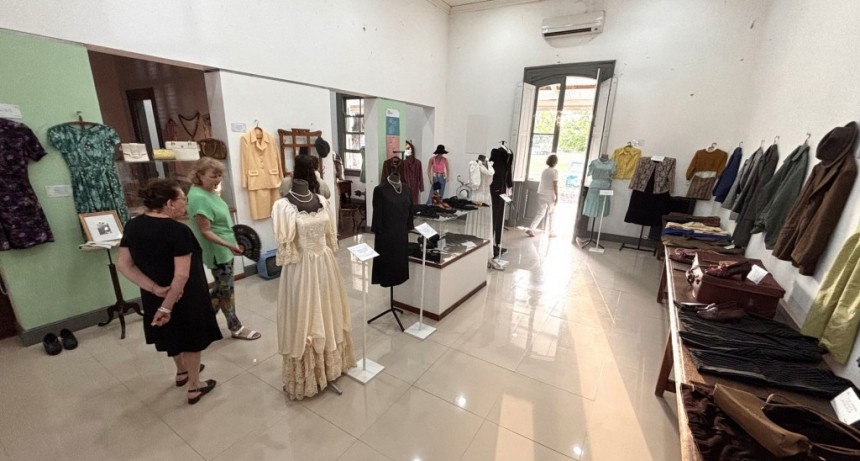 SE INAUGURÓ LA MUESTRA “MODA DESDE 1906 A LA ACTUALIDAD”