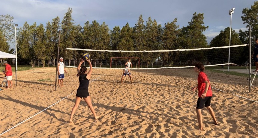 TORNEO DE BEACH VOLEY EN EL POLIDEPORTIVO MUNICIPAL