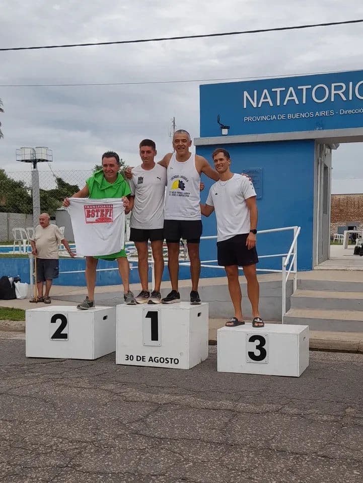 Destacada actuación de atletas de Tres Lomas en el Acuatlón de 30 de Agosto