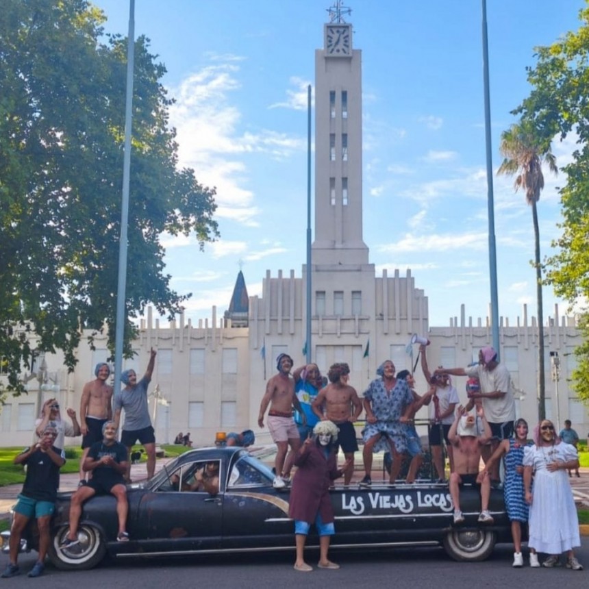 Viejas Locas recorre carnavales de la región. Estuvieron en Pellegrini y van a Eduardo Castex