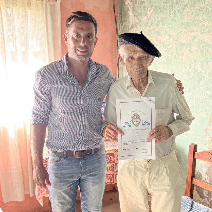 Se entregaron escrituras de viviendas a familias treslomenses