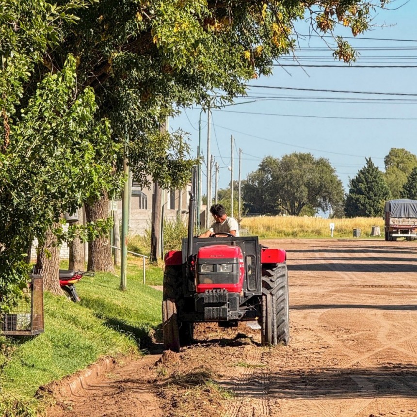 Se realizan tareas de limpieza de cordones cuneta en el Barrio La Unión y sectores aledaños