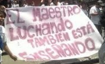 DOCENTES SE REUNEN EN EL CIRCULO DOCENTE Y EVALUARAN LA OFERTA DEL GOBIERNO