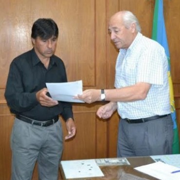 EL INTENDENTE ENTREGO SUBSIDIOS A LA ESCUELA TECNICA Y A LA IGLESIA EVANGELICA PENTECOSTAL