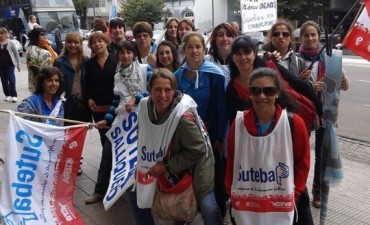DOCENTES DE TRES LOMAS Y SALLIQUELO PARTICIPARON DE LA MOVILIZACION EN LA PLATA
