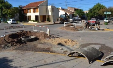 LA MUNICIPALIDAD INFORMO QUE SE CONTINUA TRABAJANDO EN LA OBRA DE CLOACAS