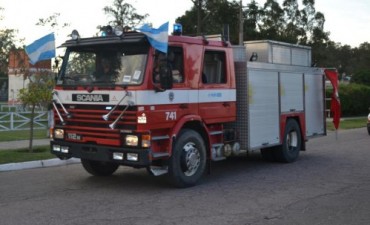 LLEGO UN NUEVO AUTOBOMBA PARA BOMBEROS 